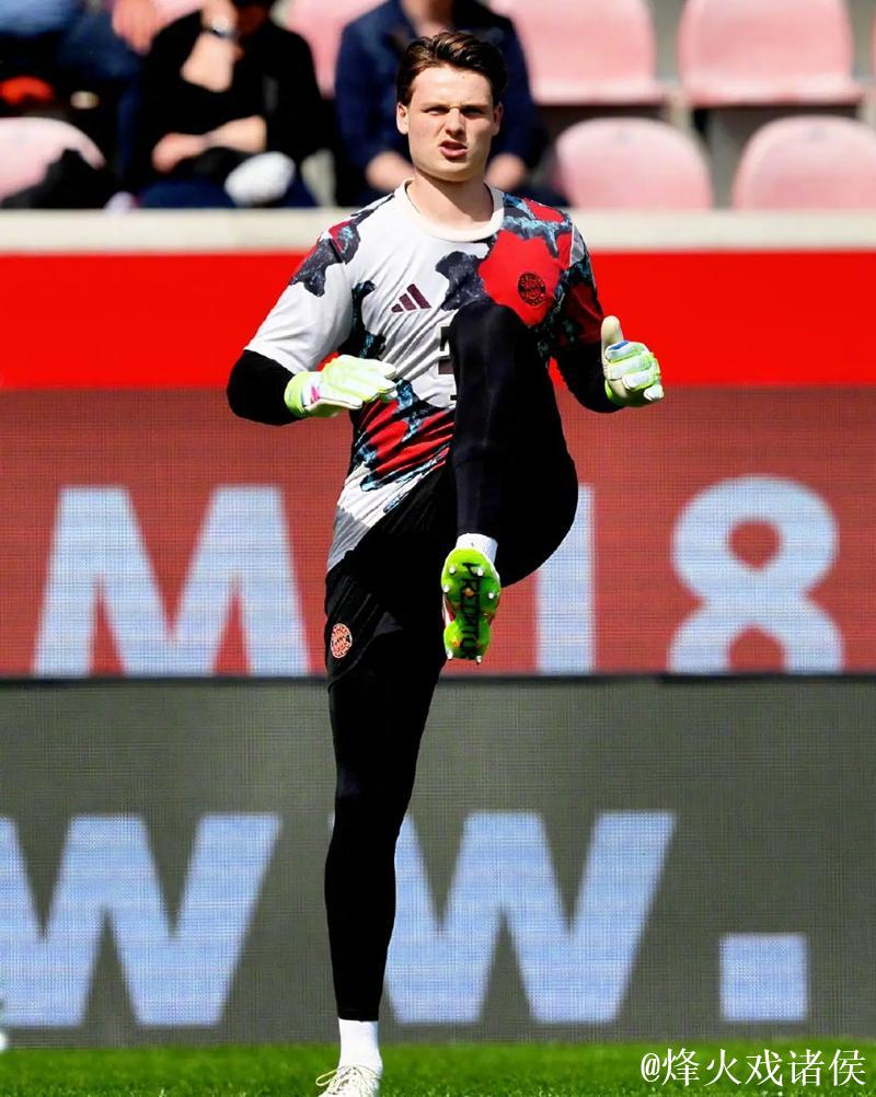 乌尔比希：赛前4个半小时得知自己会首发；时刻