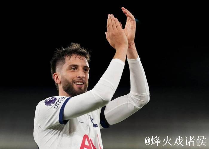 本坦库尔女友社媒晒图:祝大家圣诞快乐 本坦库尔女友社媒晒图:祝大家圣诞快乐