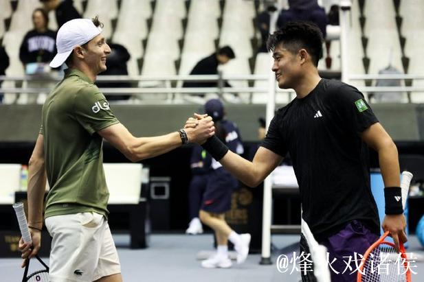 美高梅澳门网球名人赛首日落幕 李娜队暂1-6落后