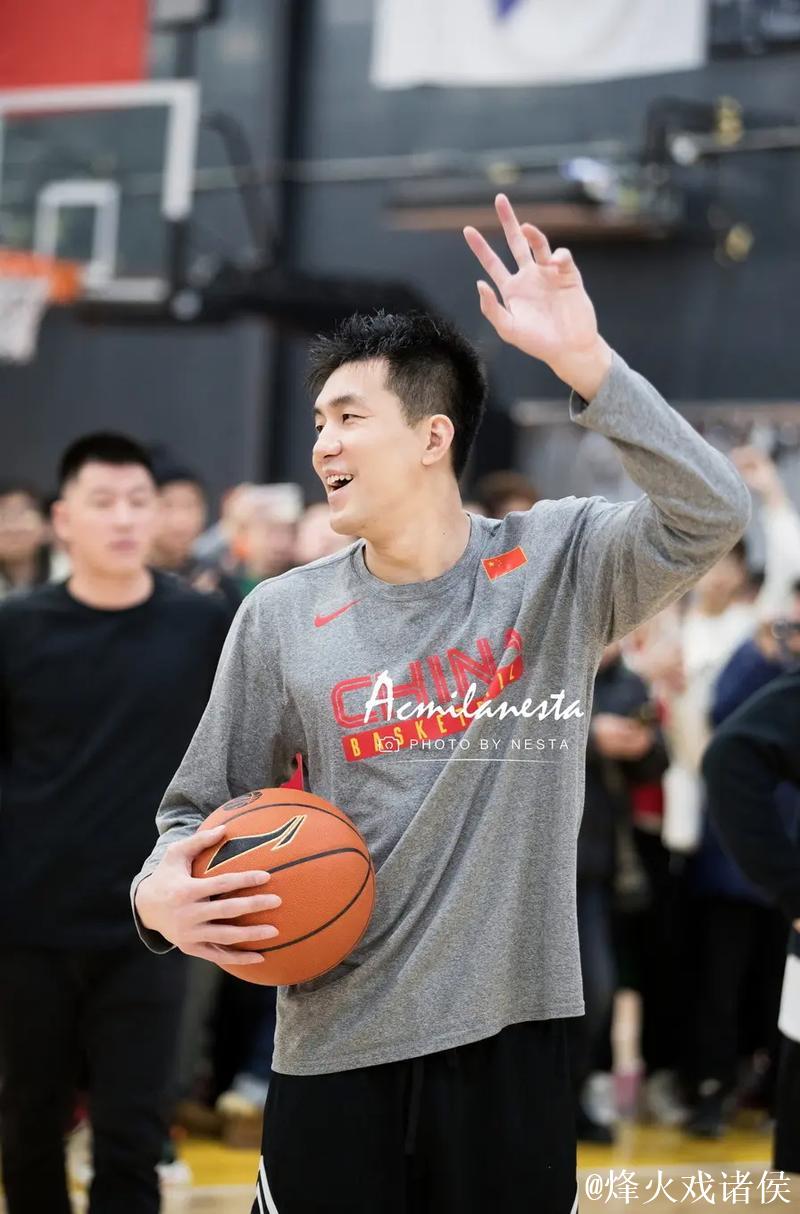 郭艾伦继续穿13号 广州队称赞他是年轻人榜样 郭艾伦继续穿13号 广州队称赞他是年轻人榜样