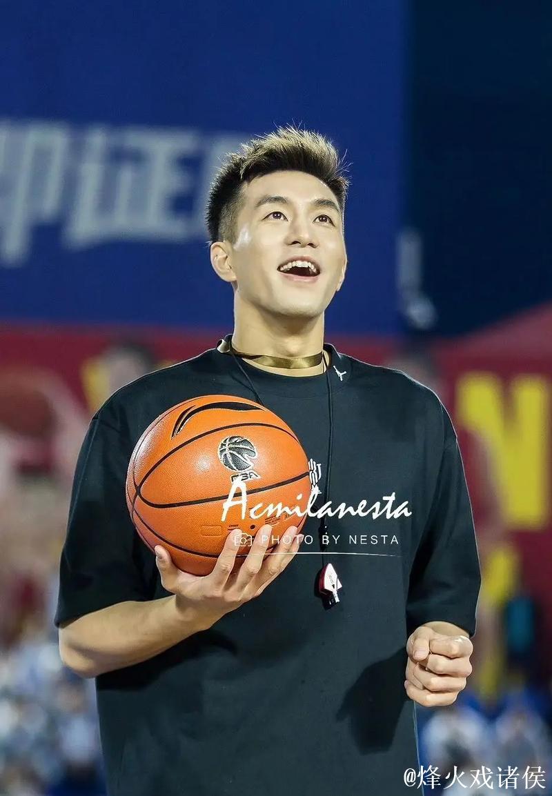 郭艾伦继续穿13号 广州队称赞他是年轻人榜样 郭艾伦继续穿13号 广州队称赞他是年轻人榜样